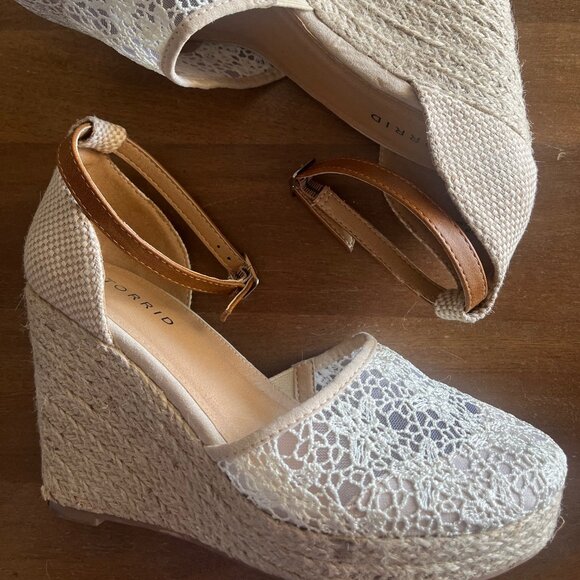 Torrid Cream Ivory Lace Espadrille Wedge Heels Size 8W Ankle Strap 4.5" Platform - Picture 1 of 11